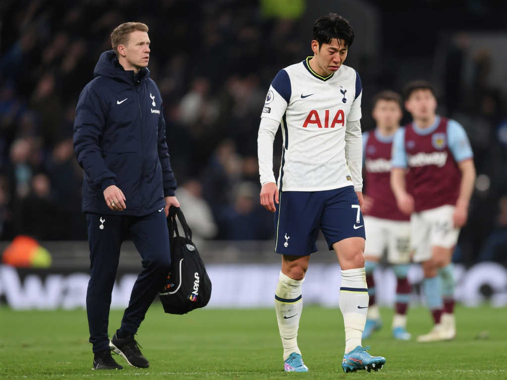 孙兴慜反思换场情绪:应以积极态度激励年轻队员 孙兴慜反思换场情绪:应以积极态度激励年轻队员